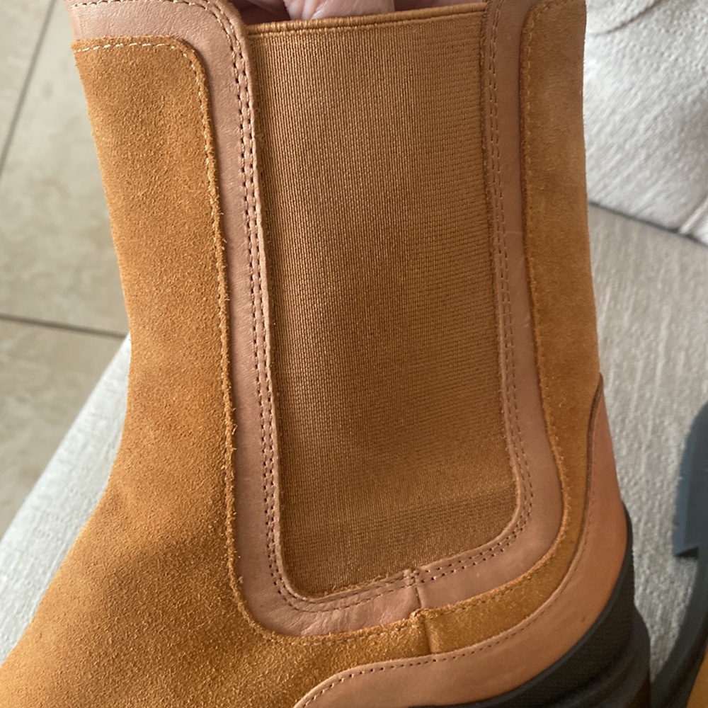 Sam Edelman NEW Lug Sole Suede Chelsea Camel Boot Sz 9 1/2 Gorgeous Boot!!! - Picture 8 of 14
